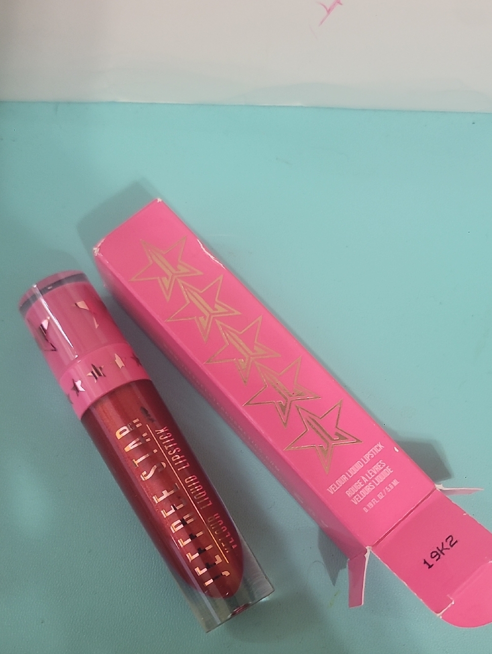 Nib Jeffree Star Liquid Lipstick Duo in Bright Pink Packaging and Deep Red Shade